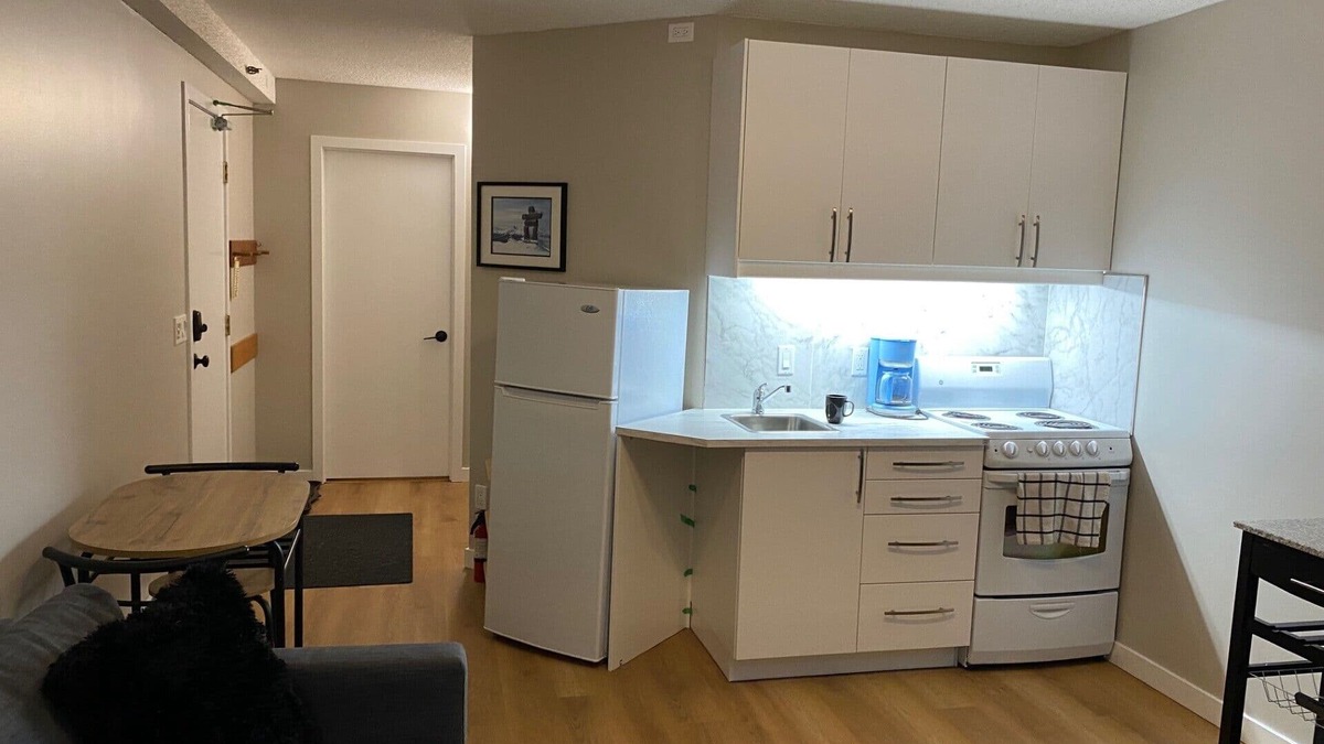Whistler Creekside Condo | 4 Min walk to Gondola! Whistler Quiet 1 bedroom, FREE PARKING!