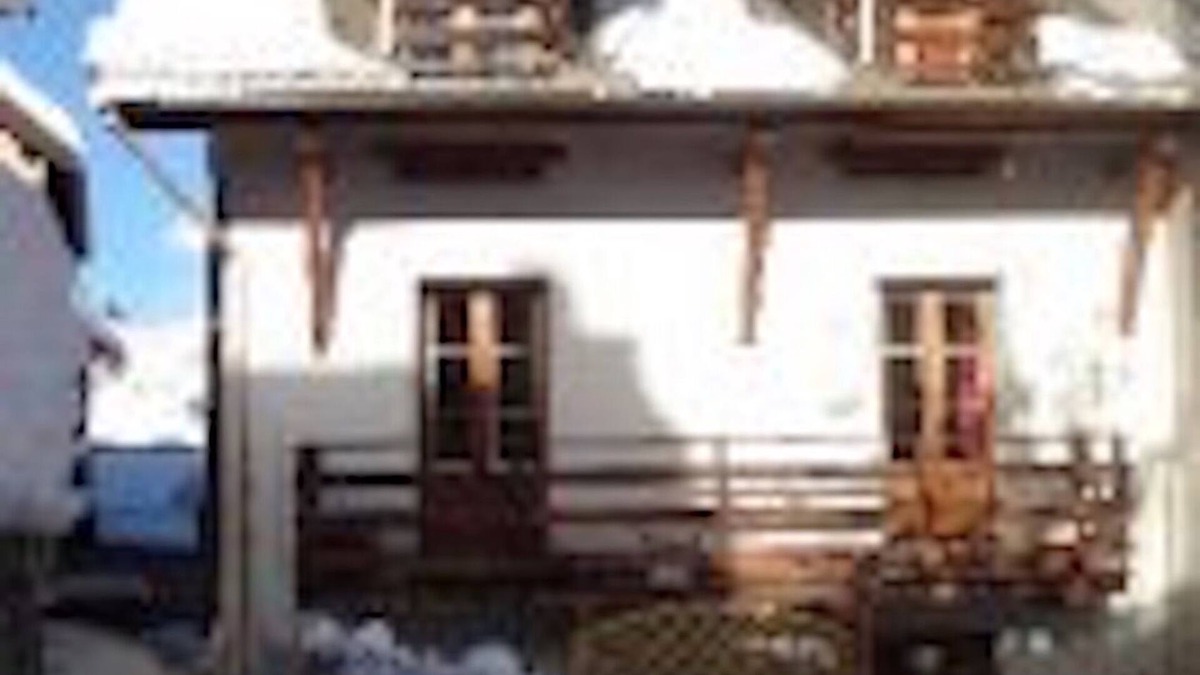 La Salle-les-Alpes Ski Chalet | 4 mn walk from the slopes, 10 real bed rooms, 2 lounges in a former farm house