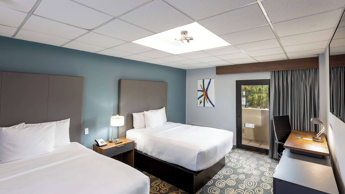 Flagami Hotel | 4 Modern Units With Balcony Outdoor Pool Shuttle Near Wynwood