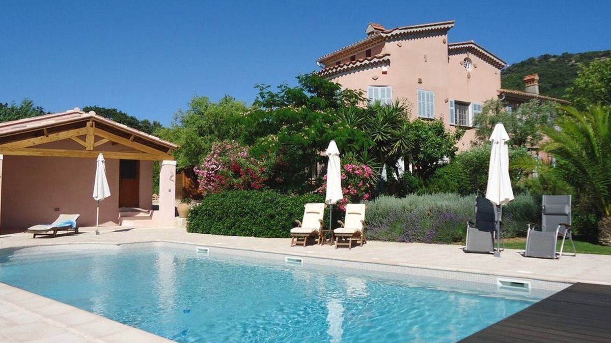 Le Pradet Villa | 4 * old winery villa with heated pool & sea views