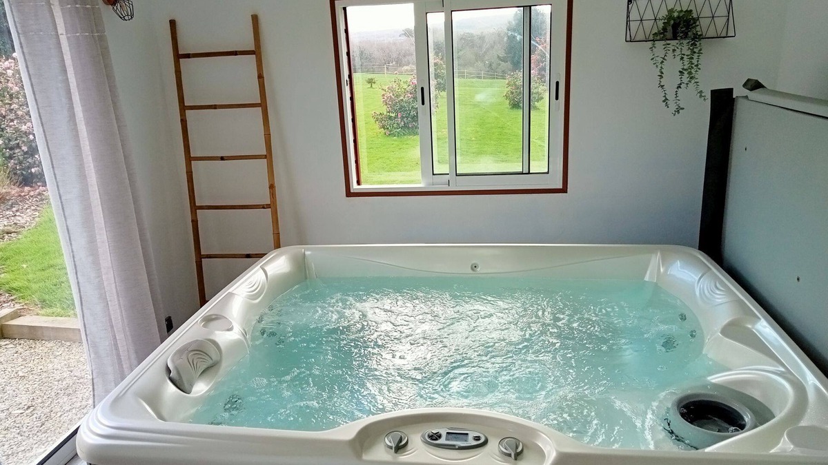 Quemeneven House | 4-p gîte with Jacuzzi between Crozon peninsula and Pointe du Raz