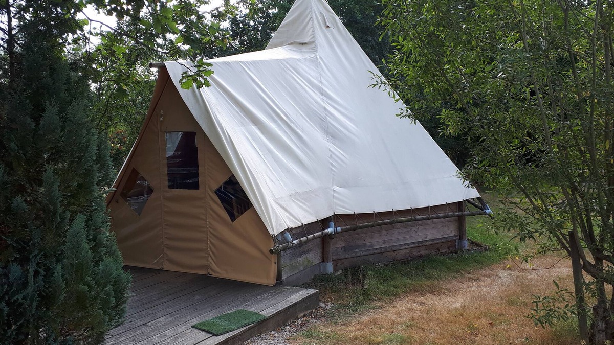 Le Clerjus Cabin | 4-person Apache hut in an estate with indoor swimming pool