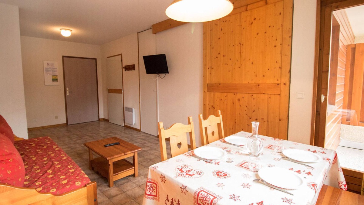 Aussois Apartment | 4-Person Apartment with Terrace in Aussois, Parking Included