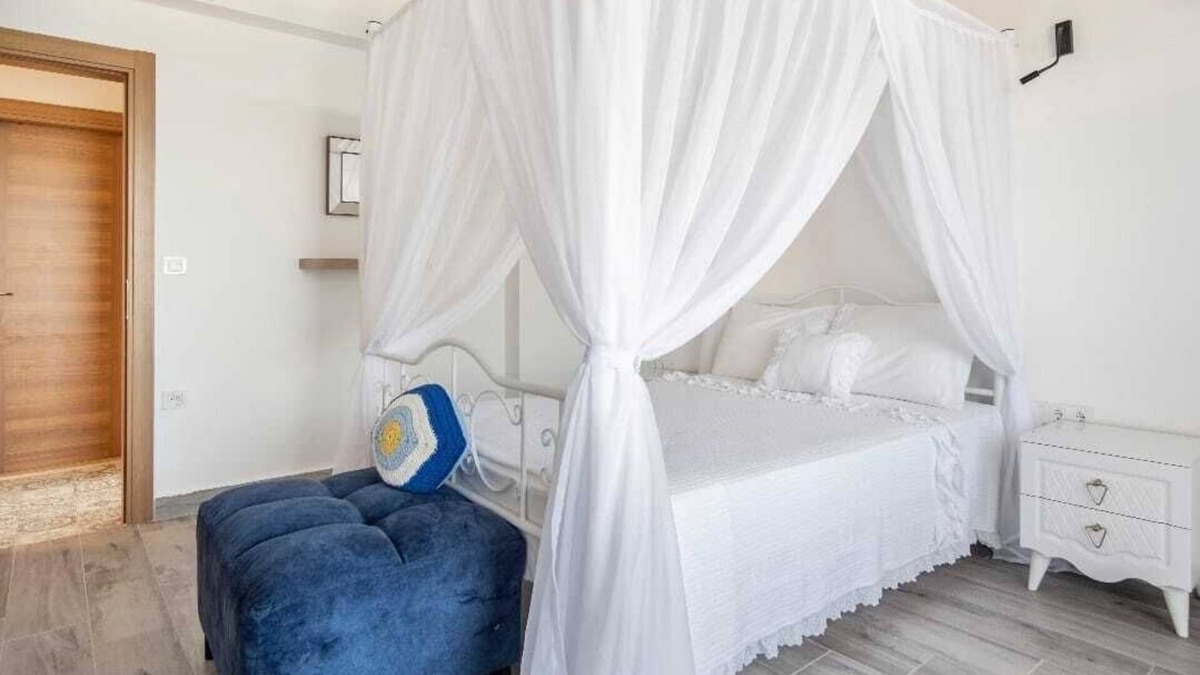 Bogazici Apartment | 4 Person, Apartment with Shared Pool - AWZ 255