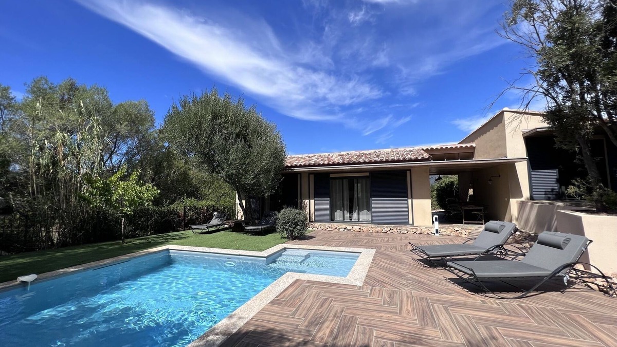 Pianotolli-Caldarello Villa | 4-person villa with private pool, close to the sea