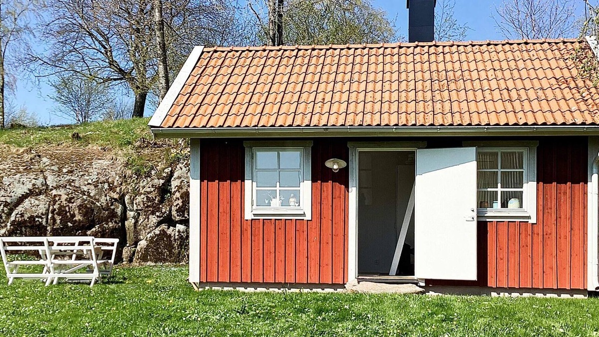 Falkoping House | 4 person holiday home in FALKÖPING-By Traum