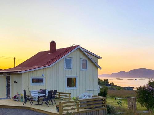 Oksnes House | 4 person holiday home in ALSVÅG