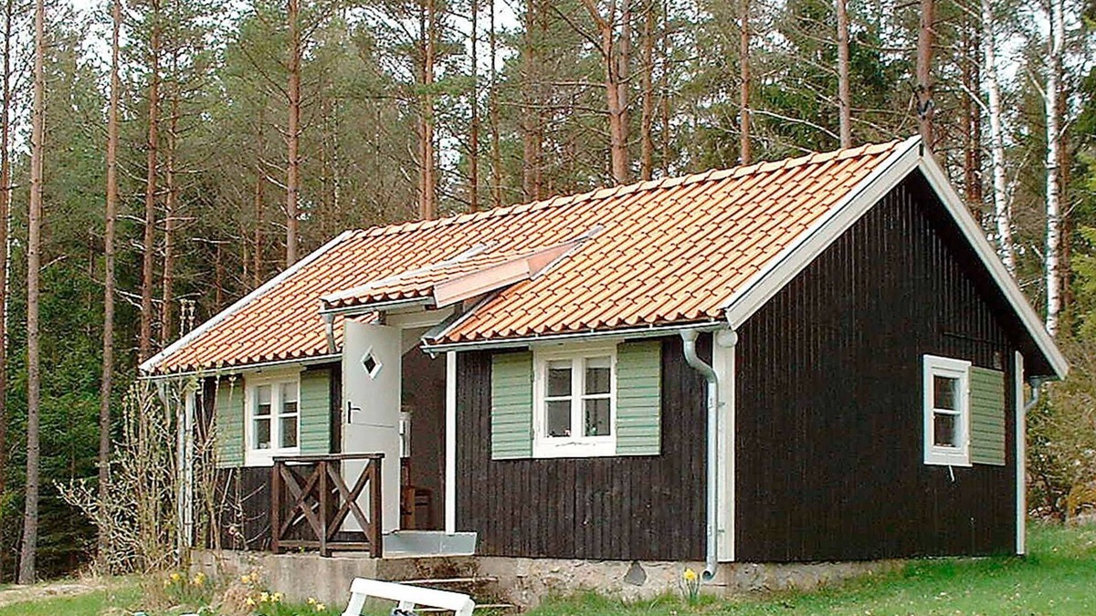 Svarvaremala House | 4 person holiday home in HALLABRO-By Traum