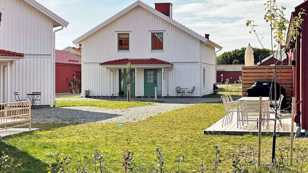 Groto House | 4 person holiday home in BOHUS-BJÖRKÖ