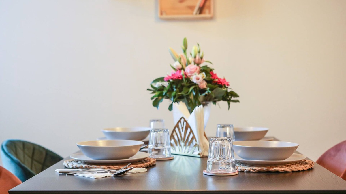 West Berlin Centre Apartment | 4 person old building near Kurfürstendamm