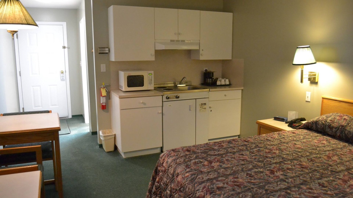 Lillooet Hotel | 4 Pines Motel