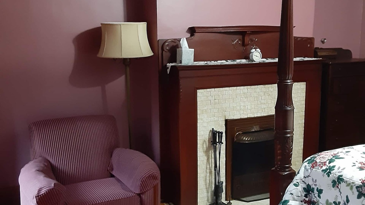 Downtown Toledo House | 4 poster Queen Bed upstairs in Historic Victorian Inn