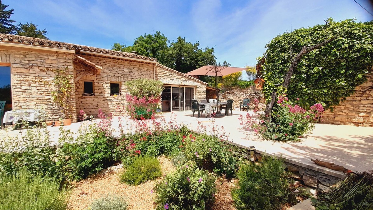 Murs House | 4* Provençal house + single-storey vacation home, pool, in the countryside near GORDES