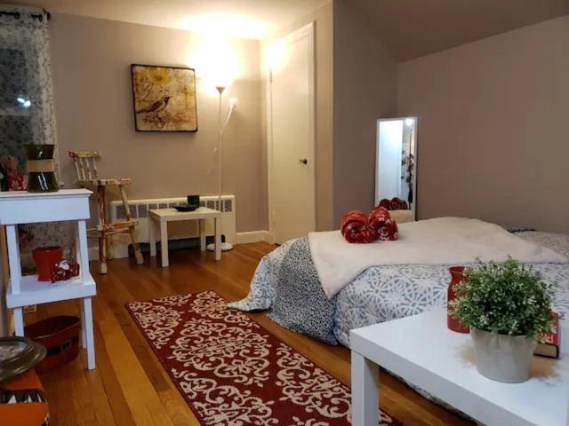 Needham House | #4 RED Gorgeous Cozy Room 6 Min to Babson College!