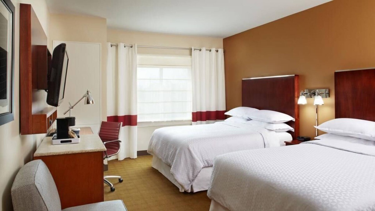 Southeast Houston House | 4 Relaxing Units, Swimming Pool, Free Parking, Near The Gardens Houston