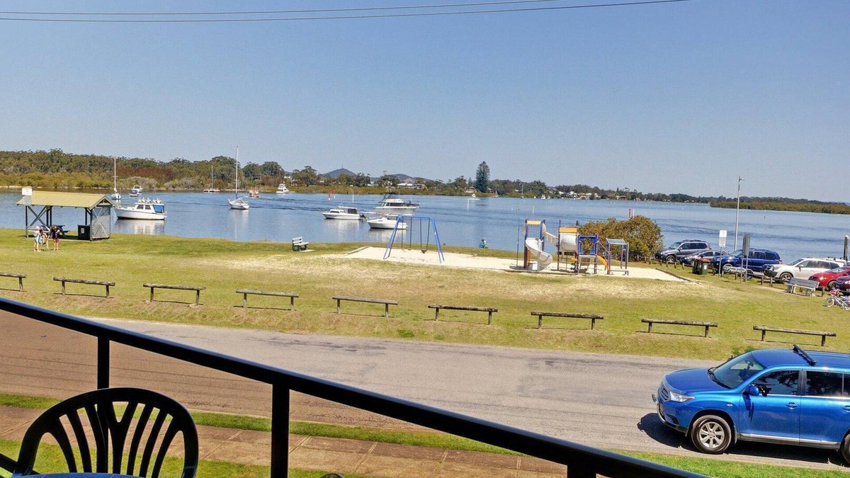 Hawks Nest Apartment | 4 Rio Vista! - spectacular views of the Myall River
