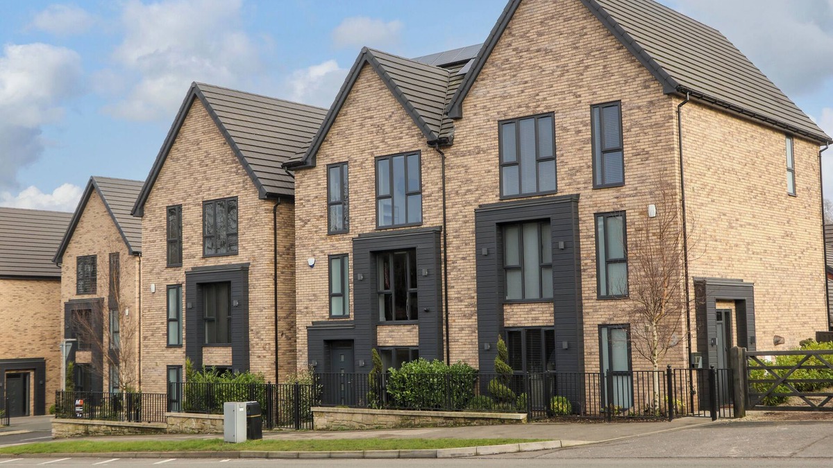 Skegby House | 4 ROCKCLIFFE GRANGE, pet friendly, with hot tub in Mansfield