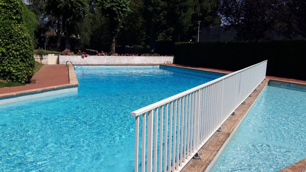 Mareil-Marly House | 4-room 3-bedroom with large balcony? Parking and heated pool