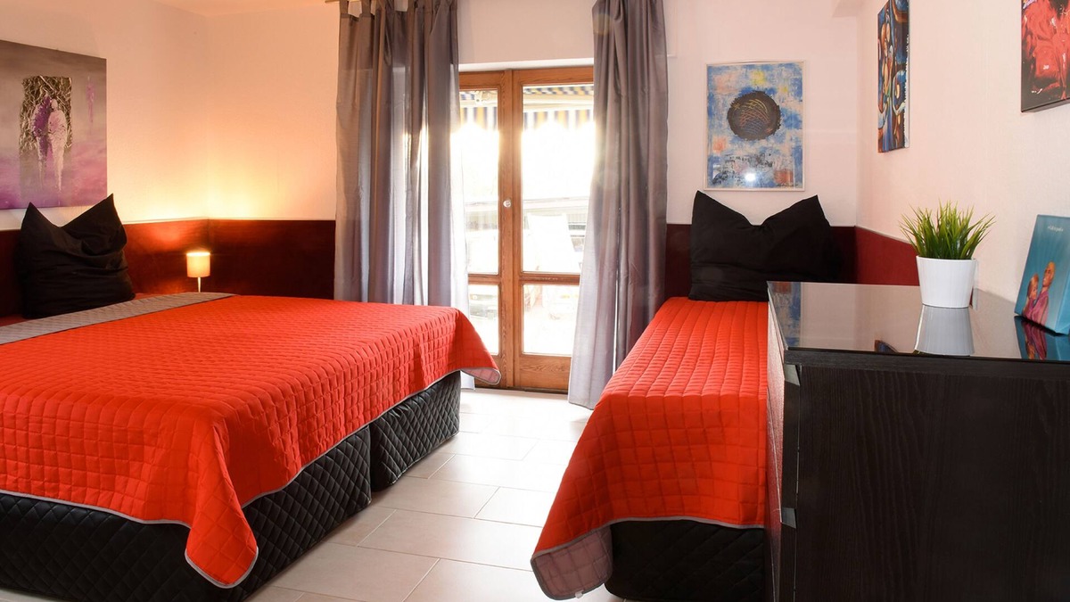 Bergisch Gladbach Apartment | 4-room apartment for 3 - 6 people