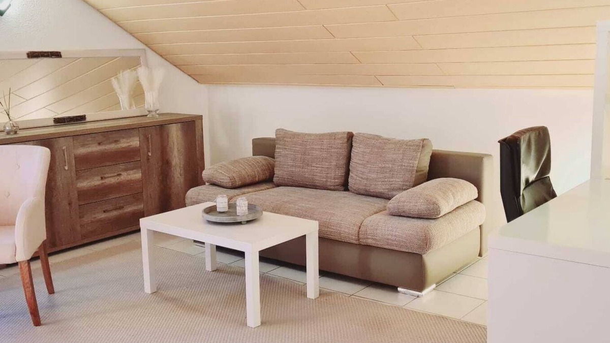 Langensteinbach Apartment | 4-room apartment with balcony & parking space - central & quiet