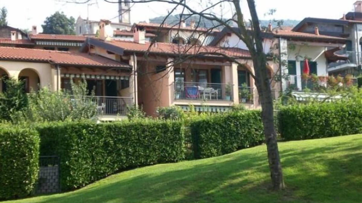 Montegrino Valtravaglia Apartment | 4-room apartment in a neat residence with pool and tennis court