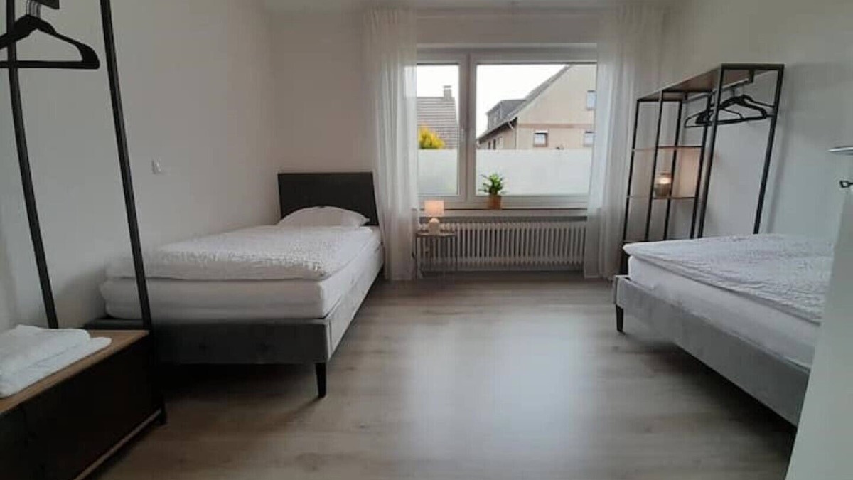 Castrop-Rauxel Apartment | 4-room vacation apartment - renovated - WLAN - Netflix