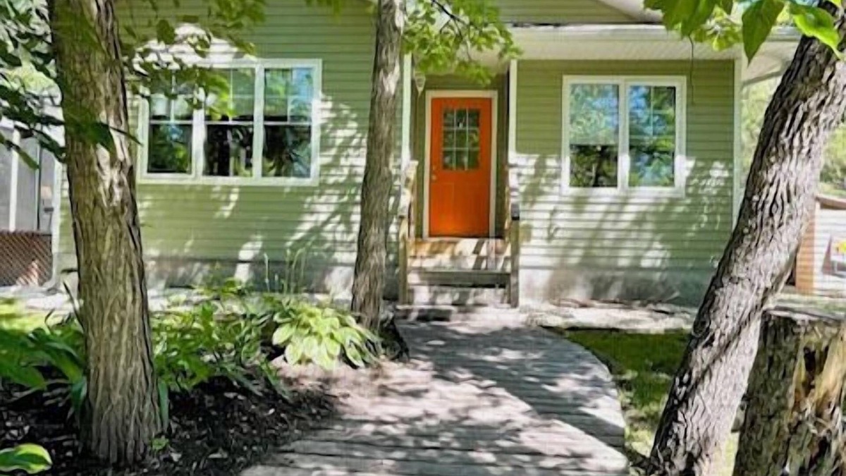 Dunnottar Cottage | 4 season 3 bdrm cottage w/many amenities. Family/pet-friendly. Close to lake