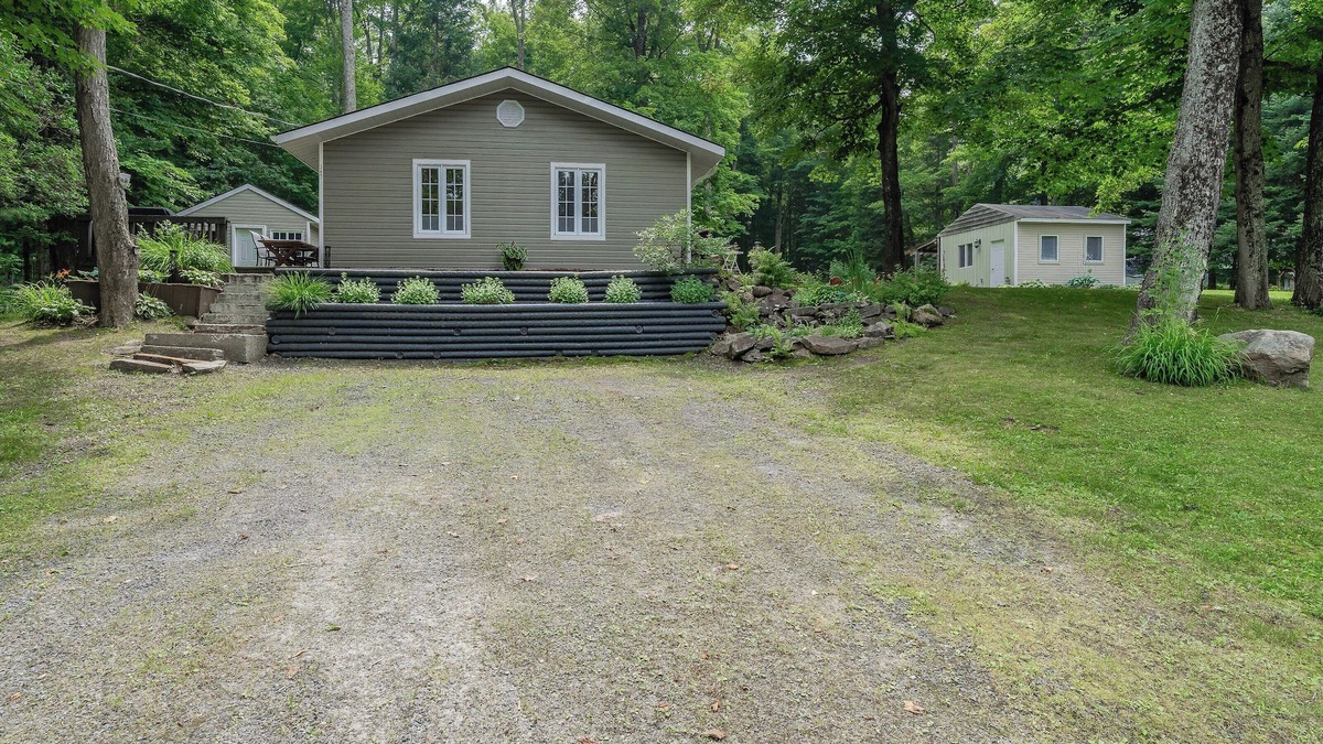 Huntsville House | 4 Season Cottage at Lake Vernon - Perfect for families!