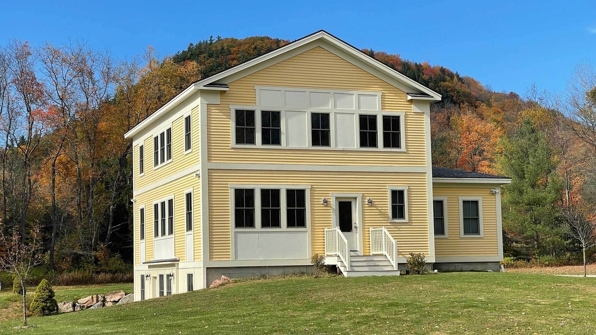 Richmond Apartment | 4-Season Getaway: Fantastic Location & Views!
