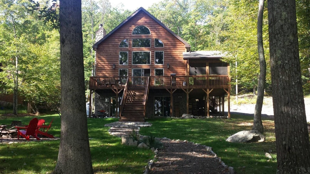 Rowland House | 4 Season Lakefront Vacation Home