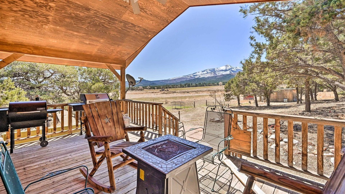 Coaldale Cabin | 4-Season Mountain Escape with Breathtaking View!
