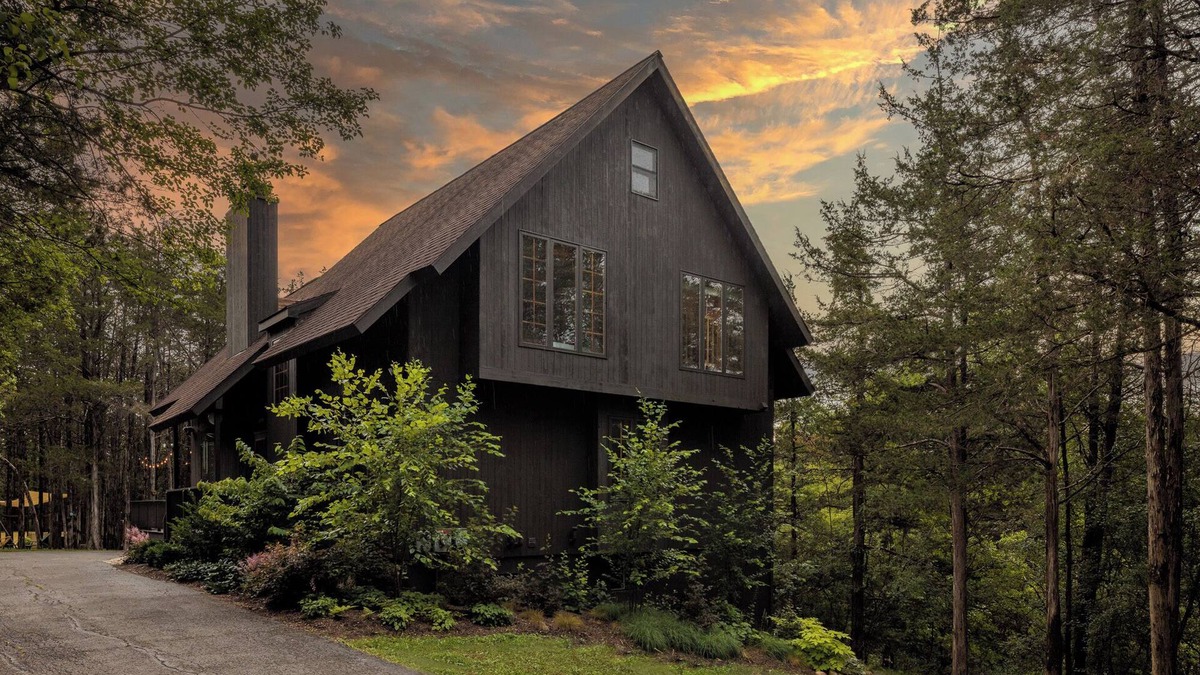 Athens House | 4 season private lakefront rental - perfect city escape/lakefront oasis