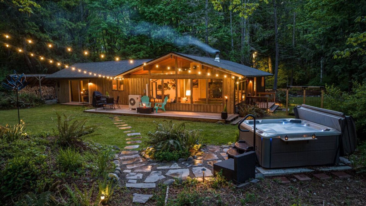 Port Angeles East House | 4 Season River Retreat