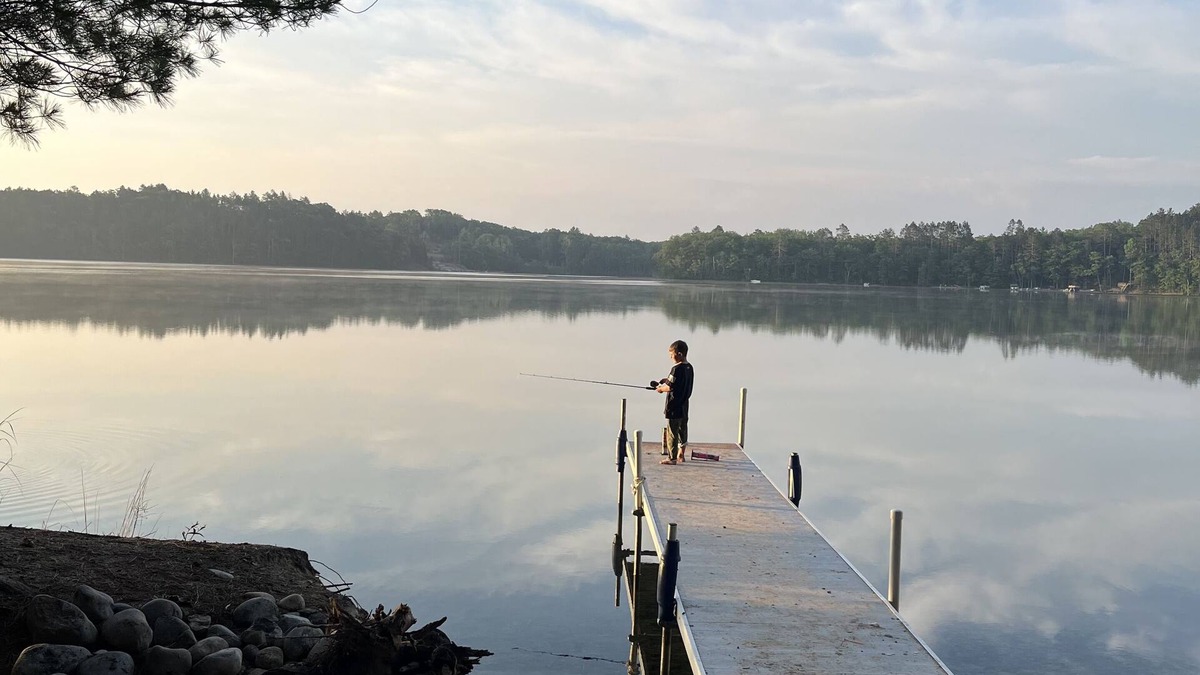 Hillman House | 4 Seasons, Charming Lakefront Cottage on Ess Lake sleeps 10