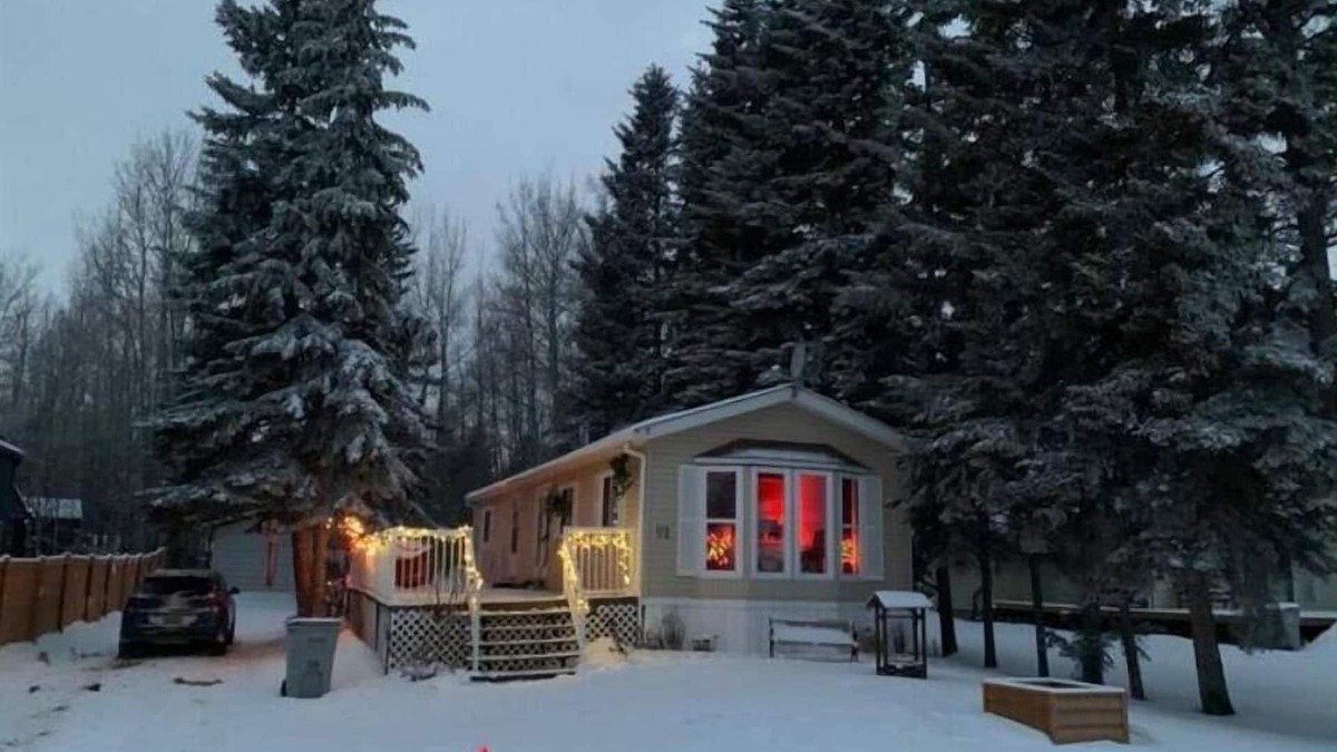 Westerose Cabin | 4 Seasons Lakeview Cottage at Pigeon Lake