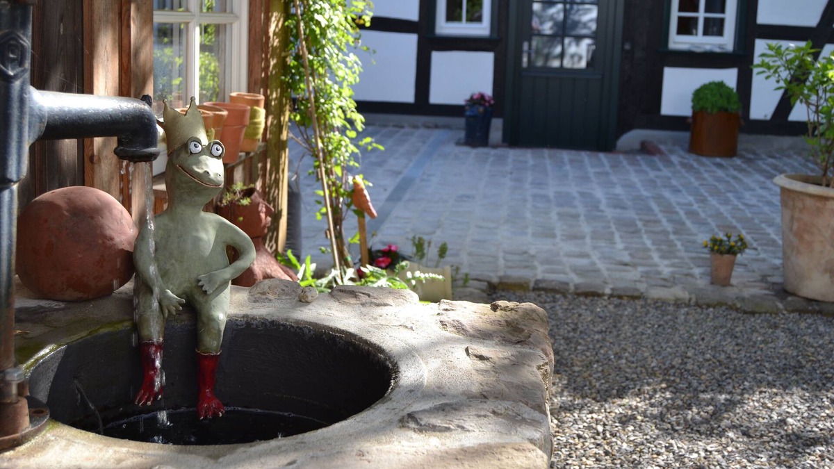 Zingsheim House | 4-star half-timbered house with a beautiful courtyard
