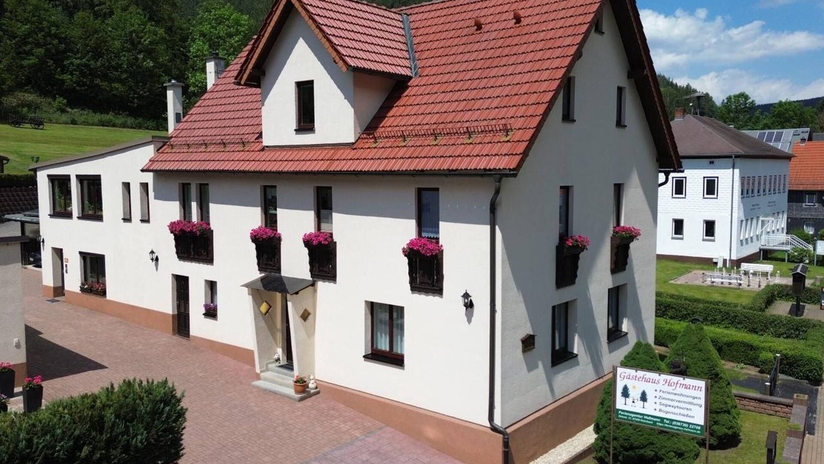 Gebersdorf Apartment | 4-star holiday apartment Sorbitztal with mountain view, private garden and Wi-Fi