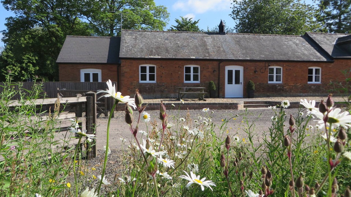 Marlborough Cottage | 4 Star holiday cottage on farm near Marlborough, Stonehenge and Avebury