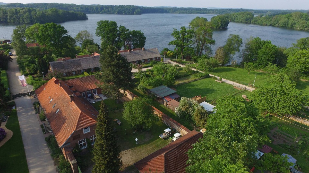 Eutin Apartment | 4 star living "Zum alten Forsthof", listed building at the castle park, app. 3