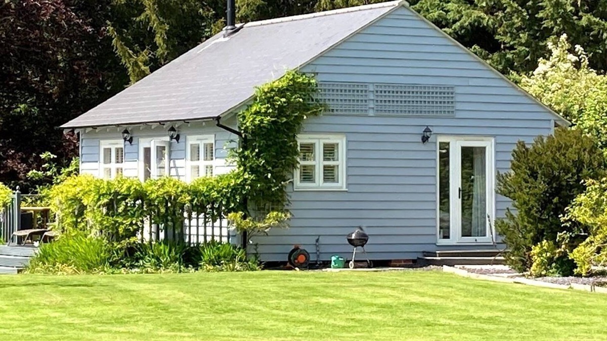 Tenterden Cottage | 4 Star Luxury Romantic Break - The Pavilion at Brunger House (Dog Friendly)