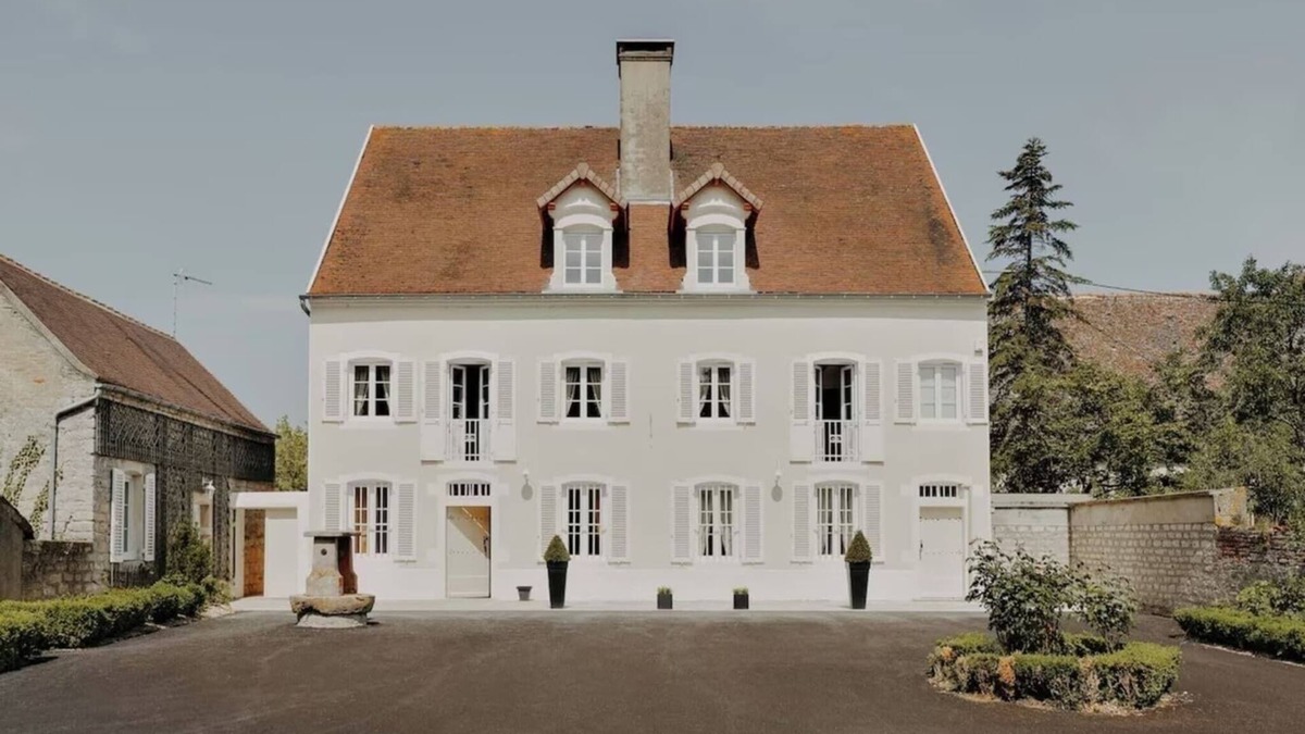 Saunieres House | 4-star Maison de Maître, 25 minutes from Beaune. Swimmingpool, sauna, steamroom.