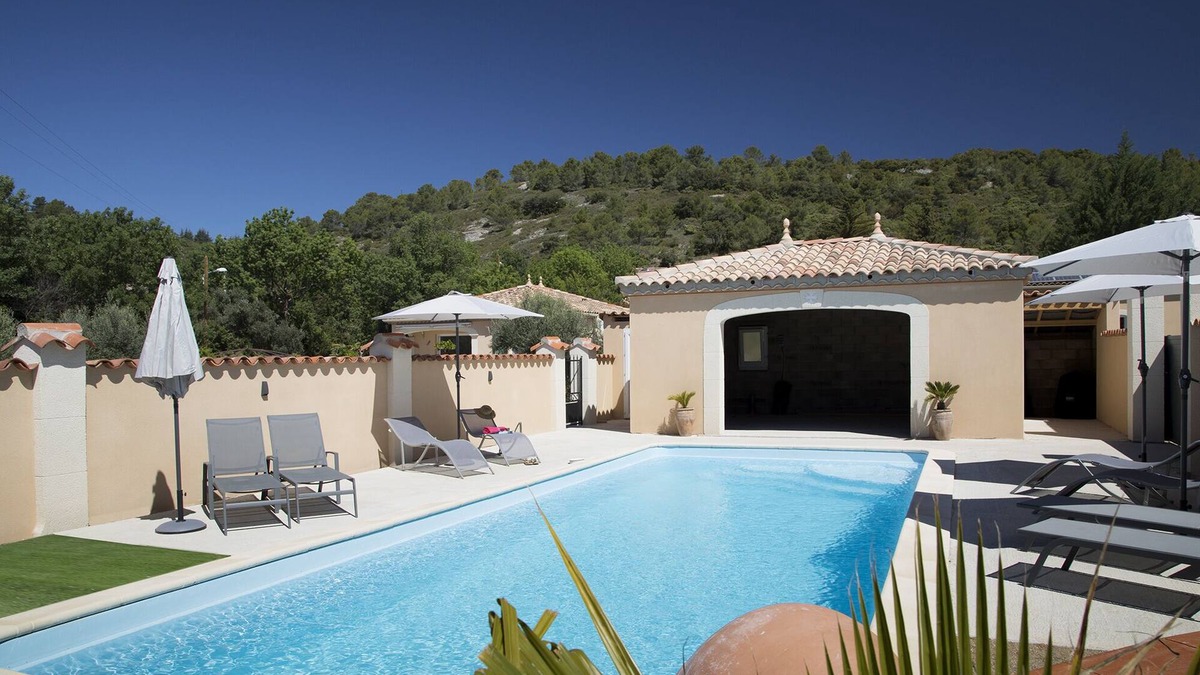 Cebazan Villa | 4 Star Rated, Air-conditioned with private garden, secure parking & shared pool