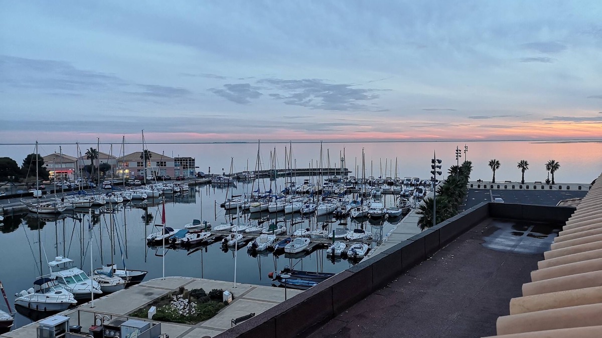 Meze Apartment | 4-star roof-top nugget with a splendid view