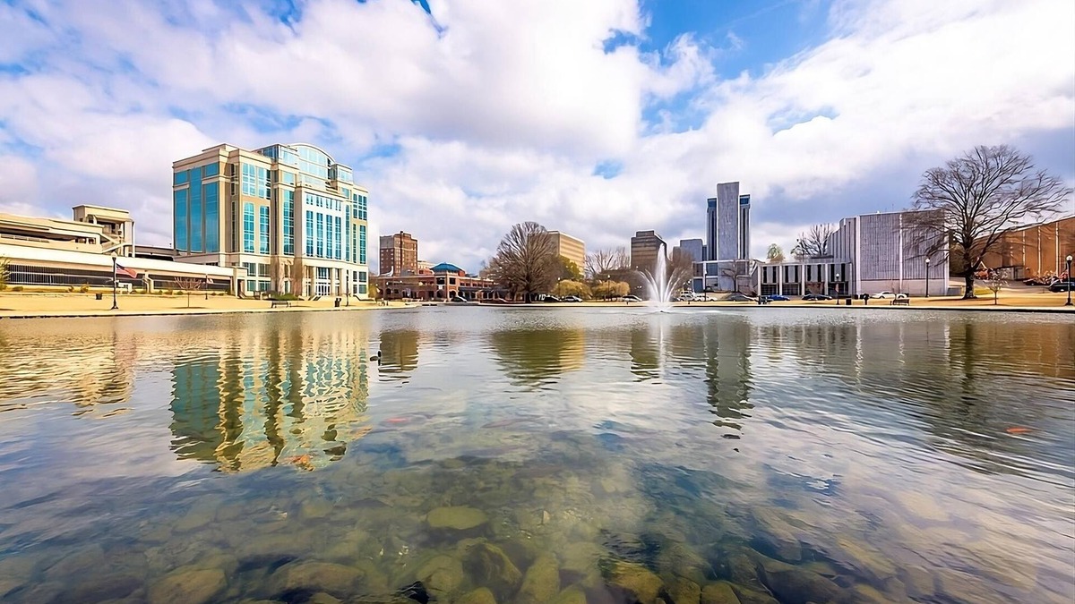 Madison Hotel | 4 Stylish Units for Business Travel, Breakfast, Park