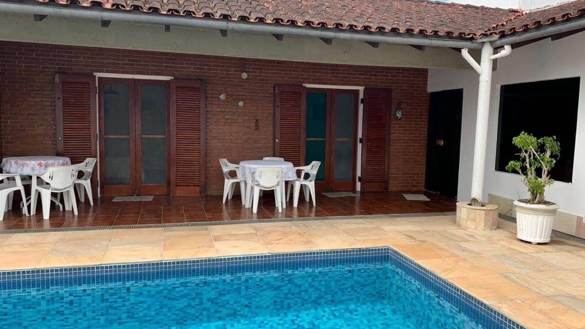 Jardim Virginia House | 4 SUITES, AIR COND TV, INTERNET, SWIMMING POOL, 150 METERS FROM THE BEACH! We accept pets!