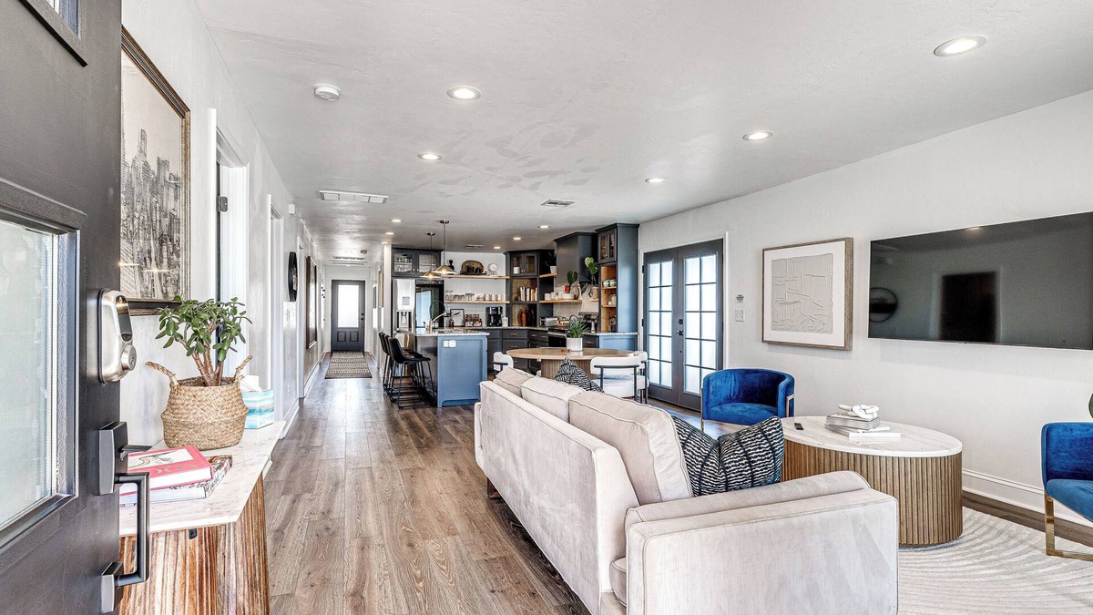 Central Oklahoma City House | 4 sumptuous bedrooms · 2 full baths · S. Downtown OKC park view · Pet-friendly