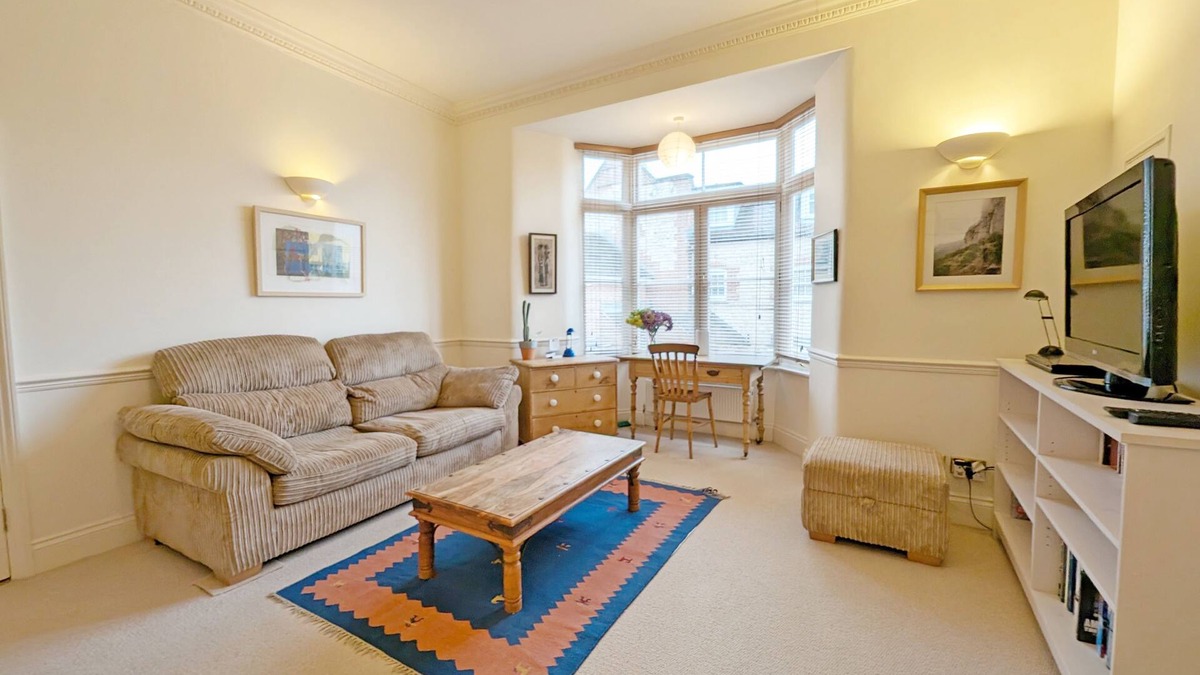 Midhurst Cottage | 4 The Clockhouse , Midhurst - sleeps 4 guests in 2 bedrooms