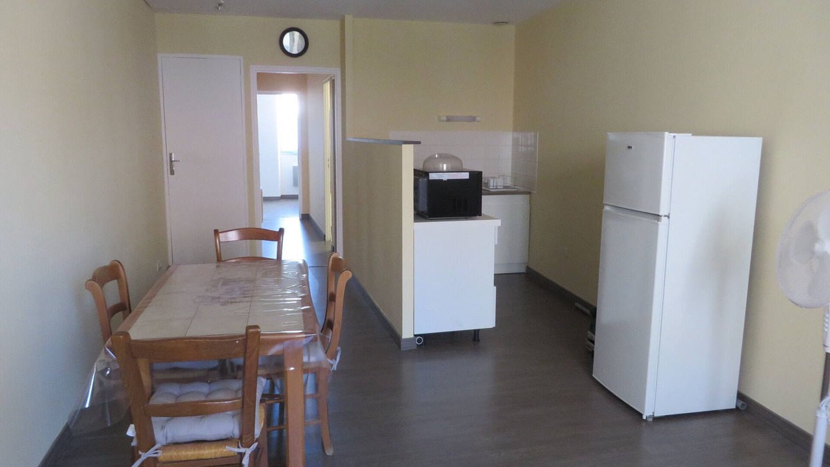 Clairvaux-les-Lacs House | 4 to 6 berth accommodation 10 mi walk from the lake