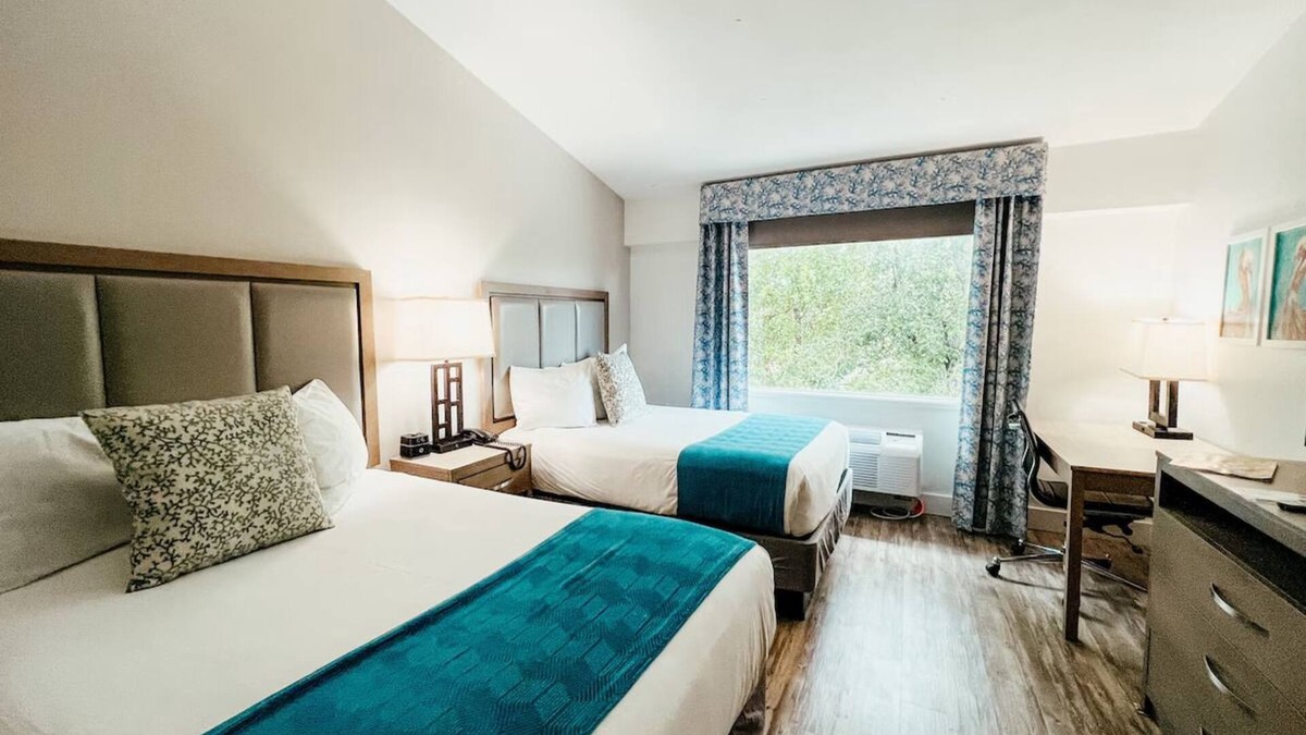 Key Largo Hotel | 4 Tropical Waterfront Stay w/Private Beach, Pool, Workstation & Kayak