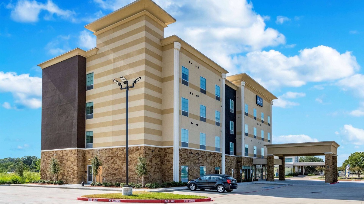 Katy Resort | 4 Units Close to Pin Oak Village Park, Kitchenette, FREE Breakfast & Parking!